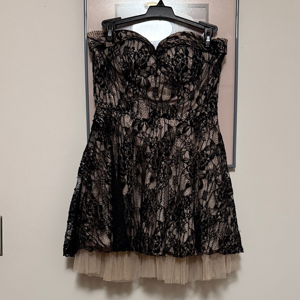 Elegant Black Lace Mini Dress
